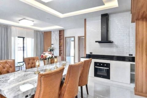 Villa in Pattaya, Thailand 4 bedrooms № 124521 - photo 8