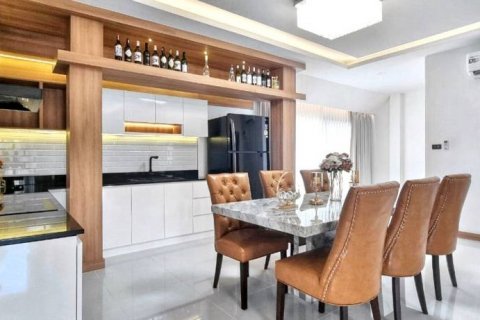 Villa in Pattaya, Thailand 4 bedrooms № 124521 - photo 6