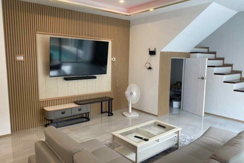 Villa in Kathu, Thailand 4 bedrooms № 142275 - photo 2