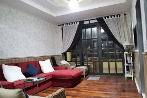 Кондоминиум с 2 спальнями в Кхлонг Сане, Бангкок, Таиланд № 132777 - фото 1