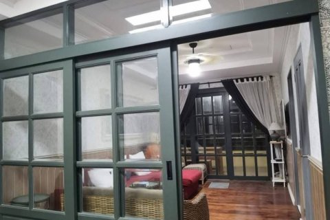 Кондоминиум с 2 спальнями в Кхлонг Сане, Бангкок, Таиланд № 132777 - фото 5