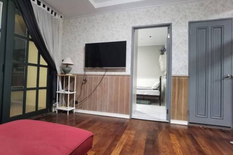 Кондоминиум с 2 спальнями в Кхлонг Сане, Бангкок, Таиланд № 132777 - фото 4