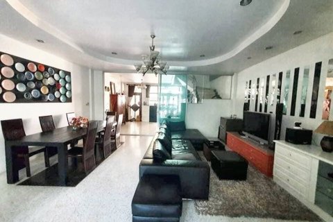 Townhouse in Bangkok, Thailand 4 bedrooms № 101642 - photo 3
