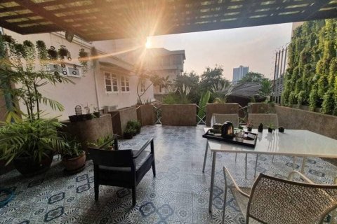 Townhouse in Bangkok, Thailand 4 bedrooms № 101642 - photo 2