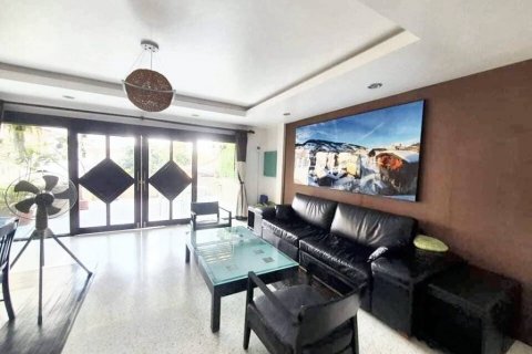 Townhouse in Bangkok, Thailand 4 bedrooms № 101642 - photo 4