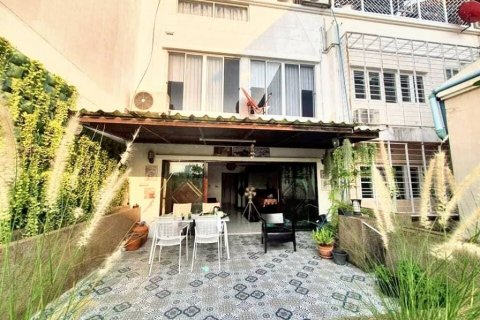 Townhouse in Bangkok, Thailand 4 bedrooms № 101642 - photo 1