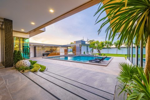 House in Pattaya, Thailand 6 bedrooms № 78857 - photo 3