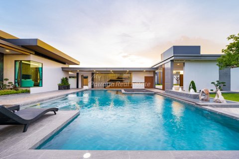 House in Pattaya, Thailand 6 bedrooms № 78857 - photo 4