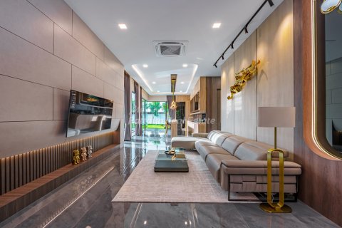 House in Pattaya, Thailand 6 bedrooms № 78857 - photo 29