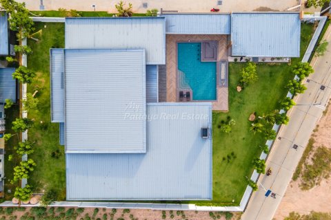 House in Pattaya, Thailand 6 bedrooms № 78857 - photo 1