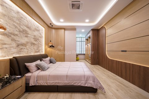 House in Pattaya, Thailand 6 bedrooms № 78857 - photo 22