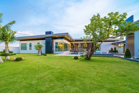 House in Pattaya, Thailand 6 bedrooms № 78857 - photo 2