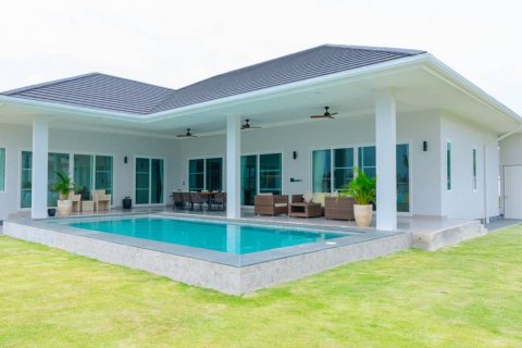Villa in Hua Hin, Thailand 3 bedrooms № 86602 - photo 2