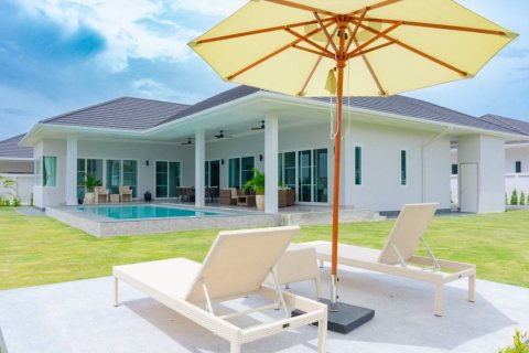 Villa in Hua Hin, Thailand 3 bedrooms № 86605 - photo 2