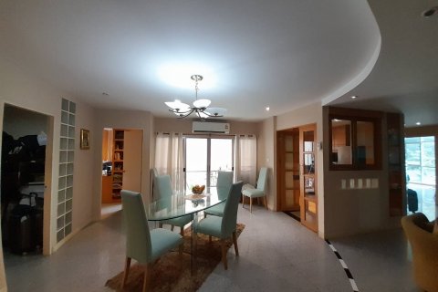 Condo in Bangkok, Thailand, 3 bedrooms  № 143252 - photo 3