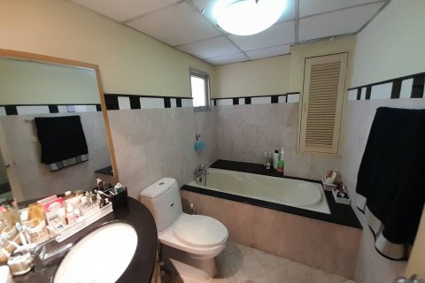 Condo in Bangkok, Thailand, 3 bedrooms  № 143252 - photo 9