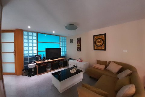 Condo in Bangkok, Thailand, 3 bedrooms  № 143252 - photo 2