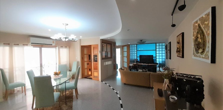 Condo in Bangkok, Thailand, 3 bedrooms  № 143252