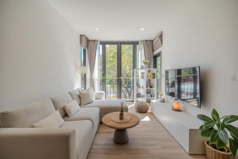 Condo in Bangkok, Thailand, 2 bedrooms  № 143066 - photo 2