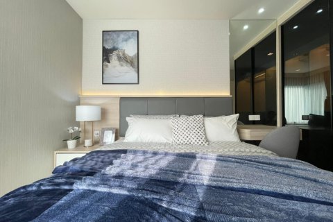 Condo in Bangkok, Thailand, 2 bedrooms  № 143251 - photo 2