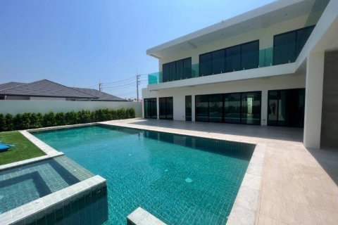 Вилла в Хуа Хине, Таиланд с 4 спальнями  № 119851 - фото 1