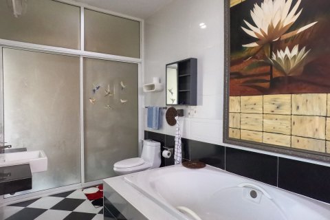 Villa in Pattaya, Thailand 3 bedrooms № 130446 - photo 11