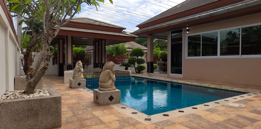 Villa in Pattaya, Thailand 3 bedrooms № 130446