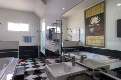 Villa in Pattaya, Thailand 3 bedrooms № 130446 - photo 22