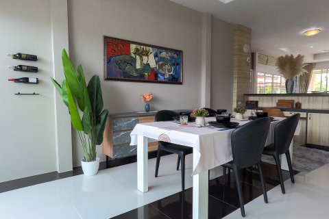 Villa in Pattaya, Thailand 3 bedrooms № 130446 - photo 27