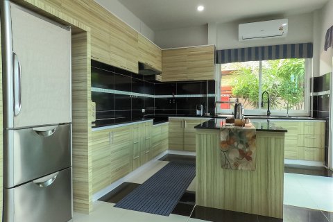 Villa in Pattaya, Thailand 3 bedrooms № 130446 - photo 19