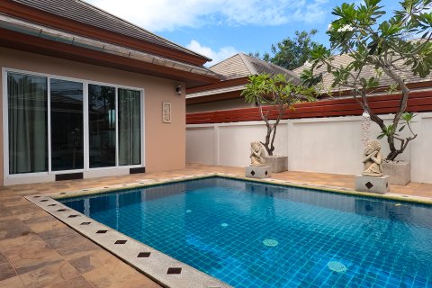 Villa in Pattaya, Thailand 3 bedrooms № 130446 - photo 2