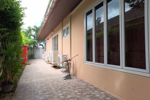 Villa in Pattaya, Thailand 3 bedrooms № 130446 - photo 13