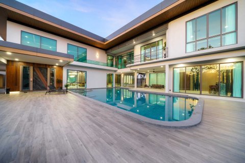 Villa in Pattaya, Thailand 6 bedrooms № 130443 - photo 6