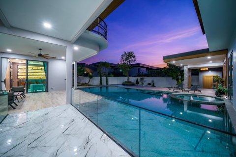 Villa in Pattaya, Thailand 6 Schlafzimmer № 130443 - Foto 5