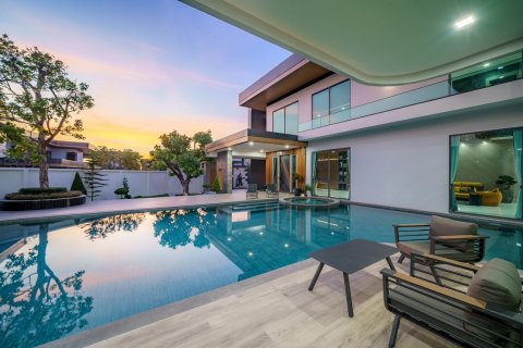 Villa in Pattaya, Thailand 6 Schlafzimmer № 130443 - Foto 4