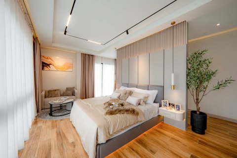 Chalet de 5 dormitorios en Pattaya, Tailandia № 130447 - foto 12