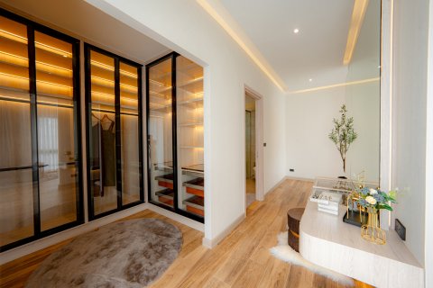 Chalet de 5 dormitorios en Pattaya, Tailandia № 130447 - foto 17