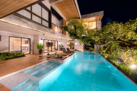 Chalet de 5 dormitorios en Pattaya, Tailandia № 130447 - foto 2