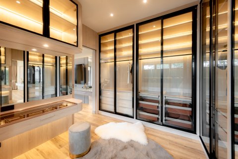 Chalet de 5 dormitorios en Pattaya, Tailandia № 130447 - foto 14