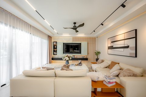 Chalet de 5 dormitorios en Pattaya, Tailandia № 130447 - foto 18