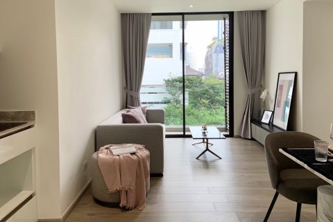 Condo in Khlong Toei, Bangkok, Thailand, 2 bedrooms  № 126364 - photo 1