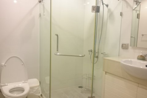 Кондоминиум с 2 спальнями в Бангкоке, Таиланд № 144104 - фото 14