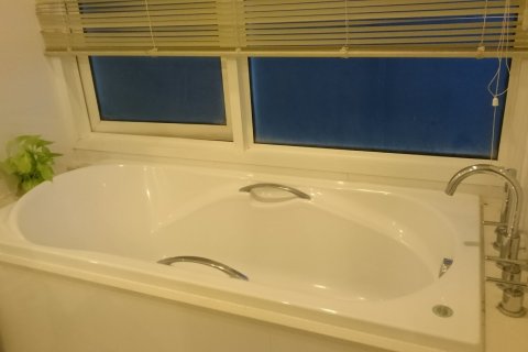 Кондоминиум с 2 спальнями в Бангкоке, Таиланд № 144104 - фото 16