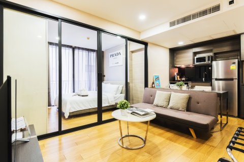 Condo in Bangkok, Thailand, 1 bedroom  № 143970 - photo 1