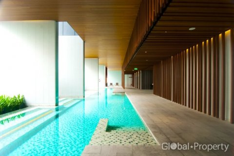 Кондоминиум с 3 спальнями в Бангкоке, Таиланд № 132306 - фото 2