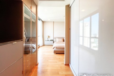 Кондоминиум с 3 спальнями в Бангкоке, Таиланд № 132306 - фото 23