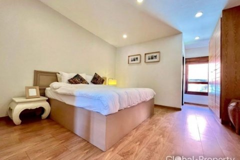 House in Pattaya, Thailand 4 bedrooms № 132310 - photo 12