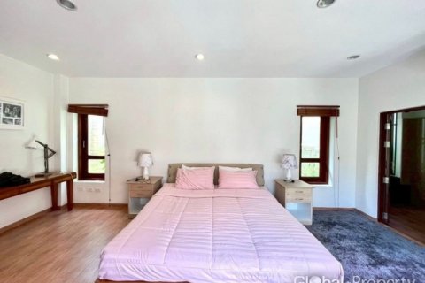 House in Pattaya, Thailand 4 bedrooms № 132310 - photo 16