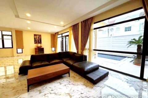 Дом в Паттайе, Таиланд с 7 спальнями  № 144239 - фото 2