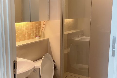 Condo à Phra Khanong, Bangkok, Thaïlande, 1 chambre  № 144128 - photo 11